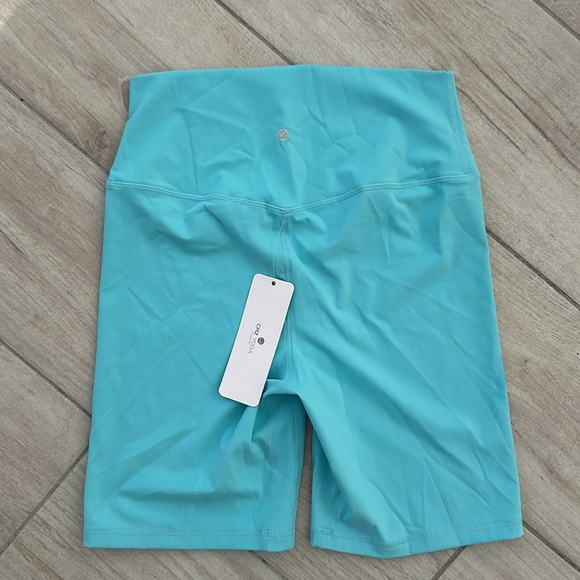 *SOLD* NWT CRZ Yoga Bike Shorts Turquoise Size Large - Picture 3 of 8